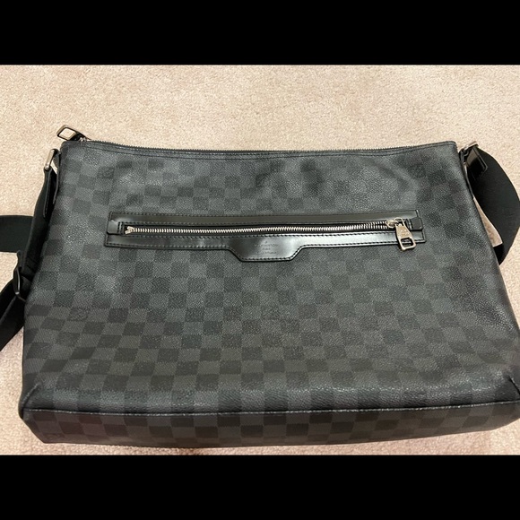 Louis Vuitton Men’s bag - Picture 6 of 7